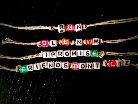 Stranger Things Bracelet Ideas, Stranger Things Bracelets, Stranger Things Bracelet, Stranger Things Jewelry, Pony Bead Bracelets, Bracelets Ideas, Beads Bracelet Design, Crafts With Pictures, Rainbow Loom