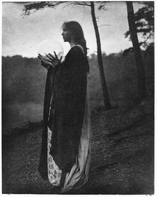 Clarence White, Edward Steichen, Istoria Artei, Season Of The Witch, Foto Art, Witchy Woman, White Photo, Book Of Shadows, Vintage Photographs