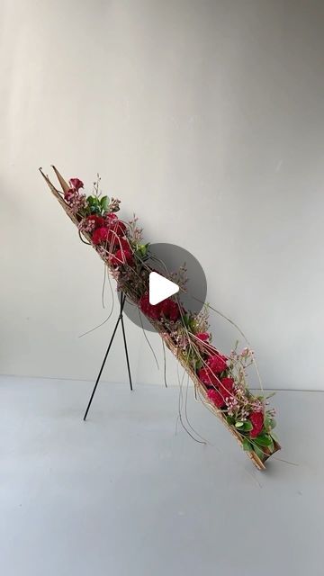 Floral Art Arrangements, Altar Arrangement, Unique Floral Arrangements, Modern Floral Design, Altar Flowers, Unique Flower Arrangements, Creative Flower Arrangements, Velvet Flowers, Cut Flower Garden