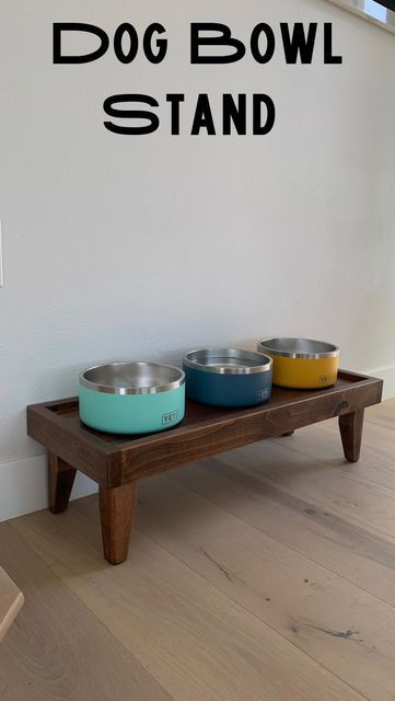 Three Dog Bowl Stand, Wood Dog Food Stand, Diy Dog Bowl Stand 3 Bowls, Pet Food Bowl Stand, Diy Dog Dish Stand, Dog Food Bowl Ideas, Dog Bowl Station Ideas, Dog Bowl Set Up, Diy Wooden Dog Bowl Stand