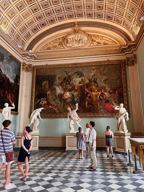 Italian Statues Aesthetic, Ufizzi Gallery Florence, Ufizzi Gallery, Aesthetic Peaceful, Views Aesthetic, Italian Statues, Uffizi Gallery, History People, Italy Summer