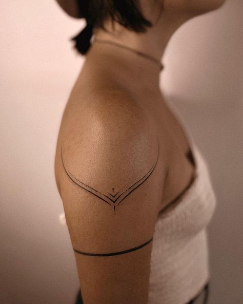 In love with the simplicity of this shoulder adornment. Thank you for coming from Portugal, Destiny. (Line below not by me)… | Instagram Tattoo Rib, Cuff Tattoo, Tato Lengan, Boho Tattoos, Muster Tattoos, Tasteful Tattoos, Shoulder Tattoos For Women, Classy Tattoos, Arm Tattoos For Women