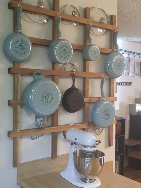 DIY Ideas Wall Mounted Pan Rack, Wall Pot Hanger Kitchen, Wall Pan Rack, Pot Rack Wall Mounted, Wall Mounted Pot Rack Ideas, Wall Mount Pot Rack, Pot Rack Hanging Wall, Hanging Pots And Pans On Wall, Hang Pots And Pans