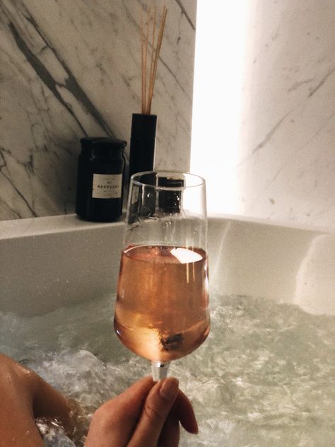 Bath Aesthetic Couple, Bubble Bath Aesthetic, Bath Aesthetic, Cute Spanish Quotes, Couple Goal, Aesthetic Couple, Splish Splash, Bubble Bath, Bath Time