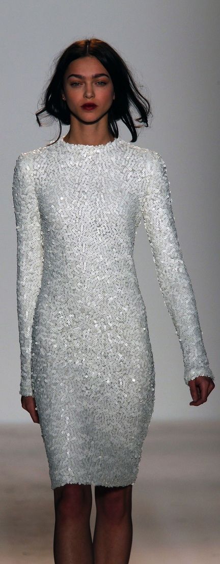 Gorgeous white sequined dress . Designer unknown. White Sequin Dress, Looks Party, Little White Dresses, Rachel Zoe, White Fashion, Sequin Dress, Sloth, White Wedding, Venice