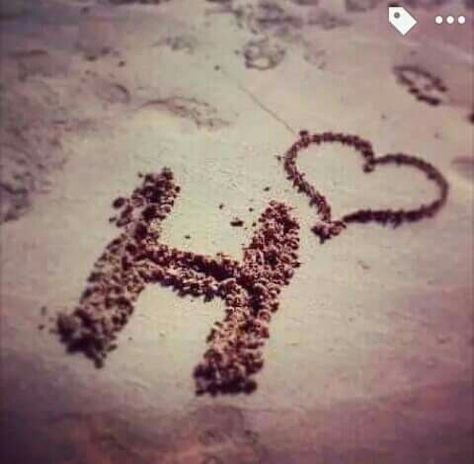 Amnaa.. Tmhari BEST FRIEND.. Habiba k liye ❤ Matching Love Tattoos, H Letter Images, H Alphabet, H Tattoo, Love Images With Name, Stylish Alphabets, Love Wallpapers Romantic, Alphabet Images, Alphabet Wallpaper