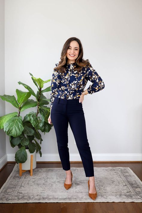 Work Outfits Navy Pants, Work Outfits With Navy Blue Pants, Business Smart Outfits For Women, Navy Business Casual Women, Navy Blue Work Outfit, Navy Blue Dress Pants Outfit Women, Navy Blue Pants Outfit Work, Navy Dress Pants Outfit Women, Navy Slacks Outfit Women