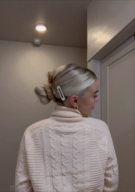 Spikey Bun, Simple Hairdos, Style Manifestation, Sports Hair, Fun Hairstyles, Preppy Hairstyles, Work Hair, Greasy Hair, Everyday Hair