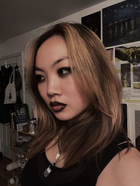 dark gothic makeup look with blonde hair Gothic Make Up, Makeup On Asian, Brown Goth, Asian Goth, Goth Gf, Gothic Makeup, Goth Girl, Goth Makeup, Dark Gothic