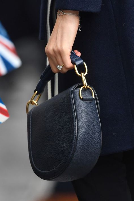 Meghan Style, Princ Harry, Royal Closet, Meghan Markle Outfits, Navy Handbag, Navy Blue Handbags, Prins Harry, Prince Harry And Meghan Markle, Harry And Meghan Markle