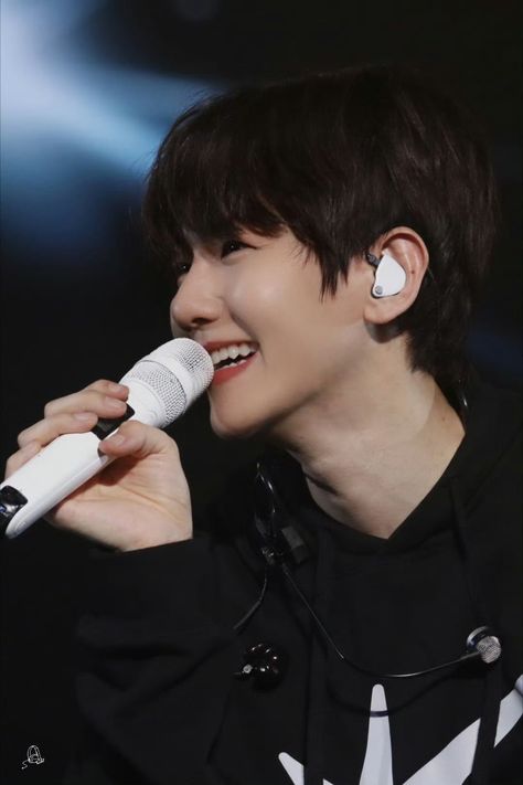 Baekhyun Smile, Zhang Linghe, Exo Baekhyun, Byun Baekhyun, Chanyeol, Baekhyun, Boy Bands, Cute Wallpapers, Exo