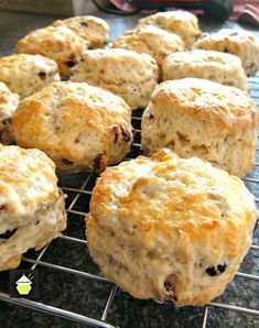 Traditional English Scones Recipe, Scones Recipe Uk, Tea Scones Recipe, Fruit Scones Recipe, Perfect Scones Recipe, Raisin Scones, British Scones, Baking Scones, English Scones