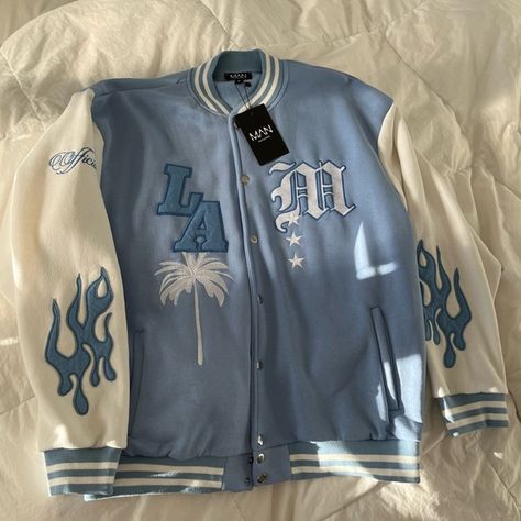 boohooMAN LA Badge Jersey Varsity Bomber Jacket in Light Blue Cool Varsity Jackets, Blue Varsity Jacket Outfit Men, Boohooman Outfits, Men Varsity Jacket Outfit, Varsity Badges, Light Blue Outfit Men, Blue Varsity Jacket Outfit, Light Blue Varsity Jacket, Varsity Jacket Outfit Aesthetic