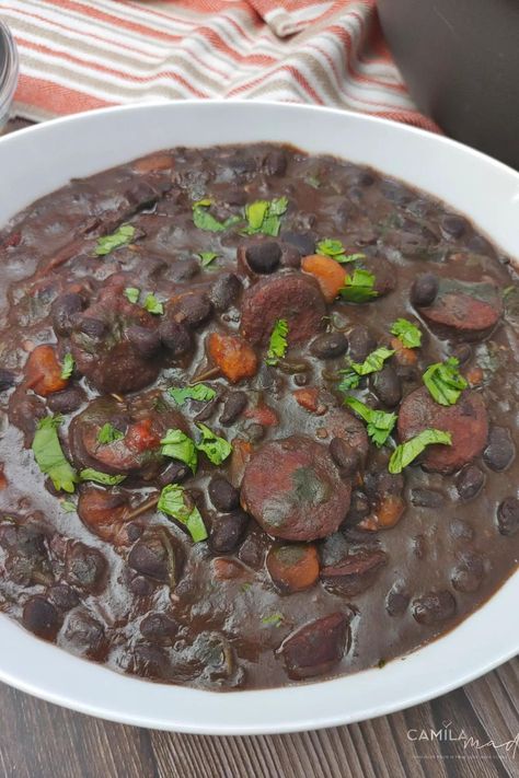 Craving the rich and comforting flavors of traditional Brazilian cuisine but short on time? Our easy and quick Feijoada recipe is the perfect solution! Feijoada, a beloved Brazilian dish, is known for its complex flavors but typically requires hours of cooking. However, with our time-saving variation, you can enjoy this delicious dish in just 30 minutes. Brazilian Feijoada Recipes, Brazilian Recipes Authentic, Brazilian Food Recipes, Brazilian Feijoada, Brazilian Food Traditional, Feijoada Recipe, Brazilian Recipes, Brazilian Dishes, Tire Pictures