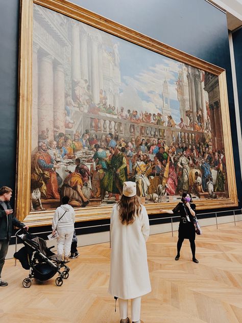 Louvre Outfit Ideas, Louvre Museum Outfit, The Getty Museum Photoshoot, Louvre Museum Pose Ideas, Louvre Museum Photo Ideas, The Louvre Aesthetic, Paris Photoshoot Ideas, Louvre Photo Ideas, Louvre Photoshoot