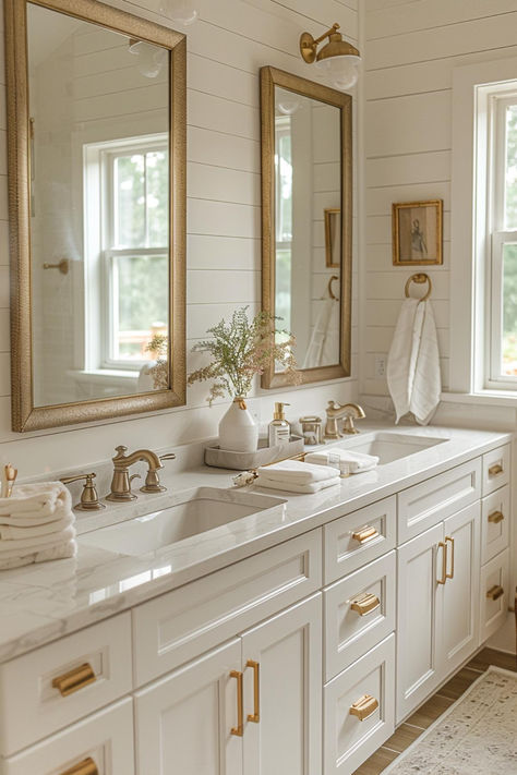 40 Elegant Shiplap Bathroom Ideas for an Upscale Look Shiplap Bathroom, Dream Life House, Beautiful Houses Interior, Casa Vintage, Bathroom Design Inspiration, Bathroom Remodel Shower, Dream Bathrooms, Dream House Interior, Bathroom Renos