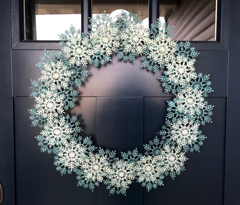 DIY Snowflake Wreath - The Blue Door & More Snowflake Wreath Diy, Diy Snowflake Wreath, Wreath Arrangements, Christmas Snowflakes Wreath, Day Before Thanksgiving, Diy Snowflake, Paper Flower Wreaths, Easy Ornaments, Snowflake Wreath