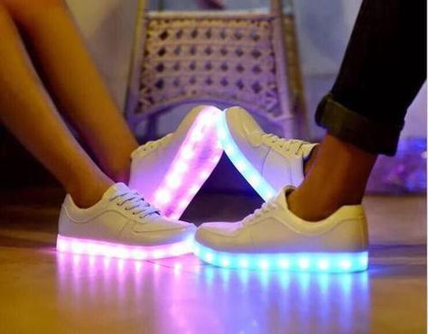 ♦ℬїт¢ℌαℓї¢їøυ﹩♦ Couple Sneakers, Led Shoes, Light Up Shoes, New Balance Shoes, Dream Shoes, Winter Shoes, Gucci Shoes, Shoes Booties, Coco Chanel