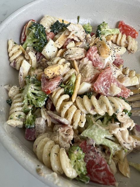 One of my favorite things to do when cooking is to put a twist on classic recipes that I love, and I love the addition of pasta to a Cobb Salad! It gives it that boost I need to really make sure I'm getting all my veggies and staying full! Broccoli Pasta Salad, Broccoli Pasta Salads, Juicy Grilled Chicken, Greek Yogurt Dressing, Katie Austin, Cold Pasta Salad, Yogurt Dressing, Classic Recipes, Broccoli Pasta