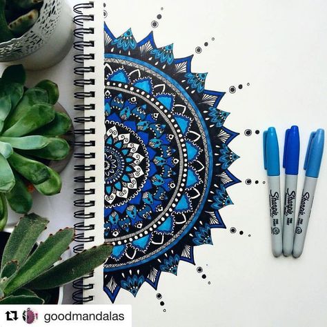 Blue Mandala Art, Mandala Blue, Mandala Doodle, Easy Mandala Drawing, Mandala Art Therapy, Blue Mandala, Doodle Art Drawing, Mandala Design Pattern, Mandala Art Lesson