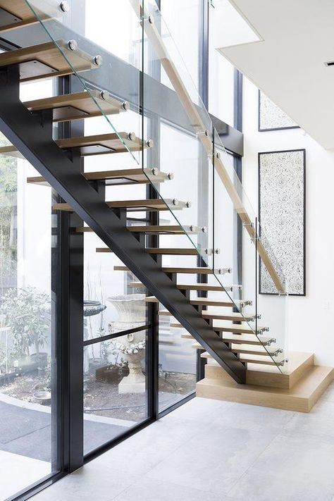 Single stringer structural steel staircase with a timber tread finish. #staircase #timberstairs #homedesign #interiordesign #staircasedesign #luxuryhome #staircase #homedecor #architecture Staircase Architecture, Modern Stair Railing, Open Stairs, Houses Architecture, Contemporary Staircase, Escalier Design, Glass Stairs, Stair Railing Design, Duplex Design