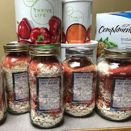 My Life as a Mom Meal Jars, Dehydrating Meals, Soups In A Jar, Meals In A Bag, Jar Food Gifts, Bag Meals, Freeze Dried Meals, Thrive Life Recipes, Mason Jar Mixes