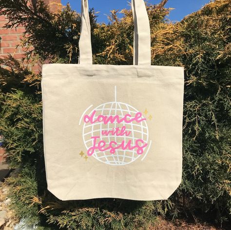 christian tote bags for summer - cute designs that help start conversations about Jesus!! 🩷🫶 get 20% off in my Etsy shop (that includes tote bags!!) through 4/29 🛒💖 click the link in my bio to shop! 🫶 •••••••••••••••• #christian #christiangirl #christianliving #christiantotebags #bible #biblejournaling #biblejournalingcommunity #christianwomen #christianwomencommunity #giftsformom #christianapparel #biblejournalinglife Christian Canvas Bag Painting Ideas, Tote Bag Design Ideas Paint Easy, Diy Christian Tote Bag Painting Ideas, Christian Tote Bags Diy, Christian Tote Bags Paint, Bible Bag Painting, Bible Tote Bag Diy, Jesus Tote Bag Painting Ideas, Bible Bag Ideas