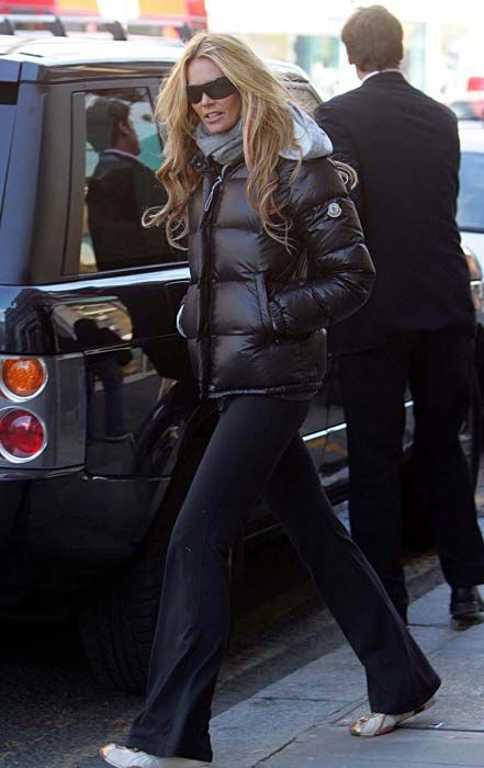 Elle Macpherson staying warm and looking gorg in a Moncler Puffer Jacket. Visit the Bal Harbour location for more! www.balharbourshops.com Moncler Jacket Women Outfit, Moncler Puffer Jacket, Moncler Jacket Women, Moncler Puffer, Elle Macpherson, High Fashion Women, Moncler Women, Moncler Jacket, Warm Dresses