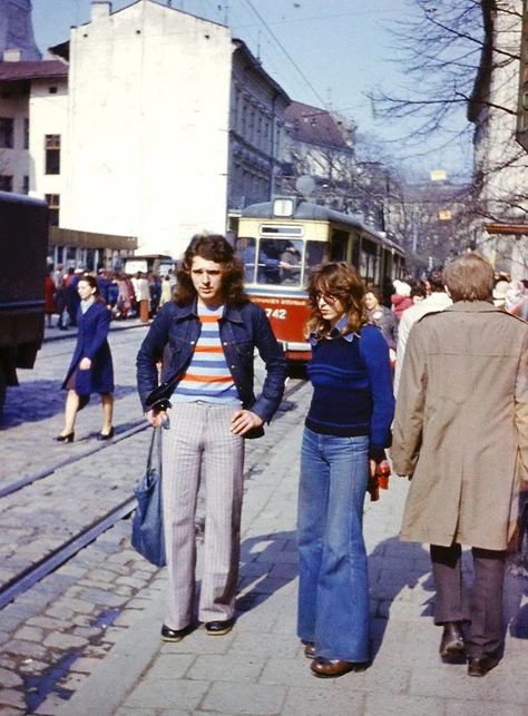 Soviet Fashion, Russia Fashion, European Aesthetic, Seventies Fashion, 80s Outfit, 90s Outfit, Europe Fashion, Russian Fashion, Magazine Photography