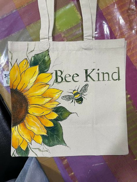 Handpainted Totebag, Painted Canvas Bags, Handpainted Tote Bags, Canvas Bag Diy, Painted Purse, Painting Flowers Tutorial, Sunflower Drawing, Acrylic Painting Diy, Easy Diy Christmas Gifts