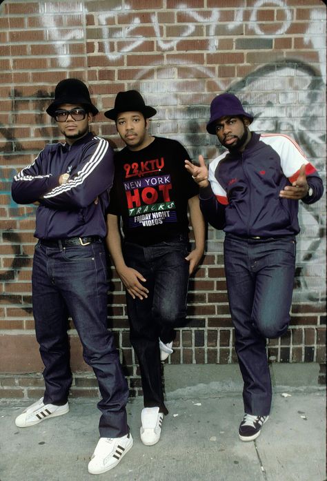 RUN-DMC New York Hot Tracks Run Dmc Adidas, 80s Hip Hop Fashion, 80s Hip Hop, Hip Hop Classics, 80s Fashion Trends, Kate Olsen, Band Outfits, 90s Hip Hop Fashion, Celebrities Fashion