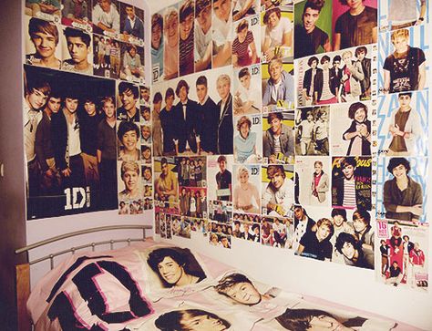 If you are obsessed with One Direction.. This is the room for you One Direction Bedroom, One Direction Room, One Direction Lockscreen, One Direction Wallpaper, One Direction Harry Styles, One Direction Humor, One Direction Videos, One Direction Pictures, Teen Bedroom Decor