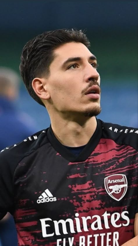 Hector Bellerin - Arsenal Hector Bellerin Mullet, Football Hairstyles, Soccer Hairstyles, Hector Bellerin, Mens Haircuts Short Hair, Monochrome Makeup Look, Mullet Haircut, Boy Cuts, Soccer Guys