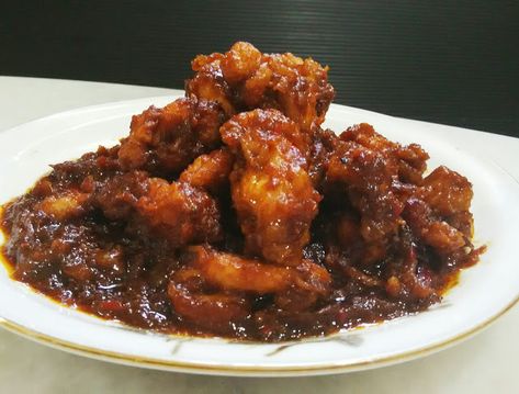 Chicken Sambal Recipe, Kam Heong Chicken Recipe, Sambal Oelek Recipe Chicken, Chicken Sambal, Malaysian Chicken Satay, Sambal Chicken, Sambel Matah, Chicken Deep Fried, Singapore Recipes