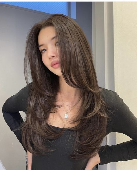 Butterfly Haircut For Thick Wavy Hair, Layered Medium Thick Hair, Thick Layered Haircut, Hair Styles For Medium Thick Hair, Trendy Women Haircut, Thick Haircuts Medium, Butterfly Haircut Thick Hair, Haircut Thick Straight Hair, Haircut Designs For Women