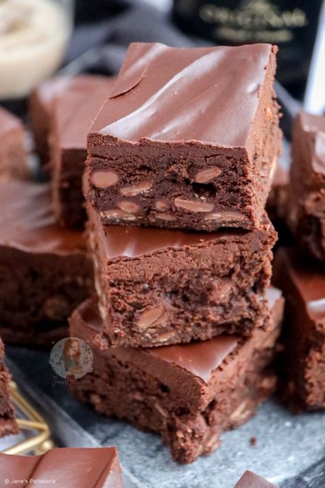 Baileys Brownies! - Jane's Patisserie Janes Patisserie Chocolate Brownies, Brownie Recipes Janes Patisserie, Janes Patisserie Brownies, Baileys Brownies, Bailey Brownies, Jane Patisserie, Brownie Blondie, Oreo Cheesecake Recipes, Chocolate Baileys