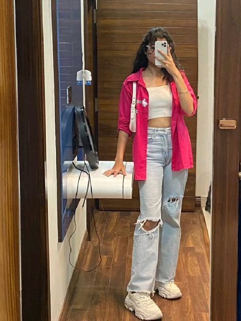 Jeans Top Birthday Outfit, Pink Top And White Jeans Outfit, Modest Outfits Aesthetic Trendy, Clothes For College Girls Outfits, Western Outfits Inspo Women, Pink Shirt Outfit For Women, Birthday Outfit Jeans And Top, Pose In Jeans Top, Birthday Outfit Ideas For Women Casual