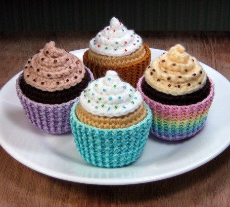 Crochet Cupcakes: Why do I love them? – Ms Premise-Conclusion Crochet Cupcakes, Cupcake Crochet, Amigurumi Food, Crochet Cake, Crochet Cupcake, Pola Amigurumi, Food Patterns, Crochet Food, Felt Food