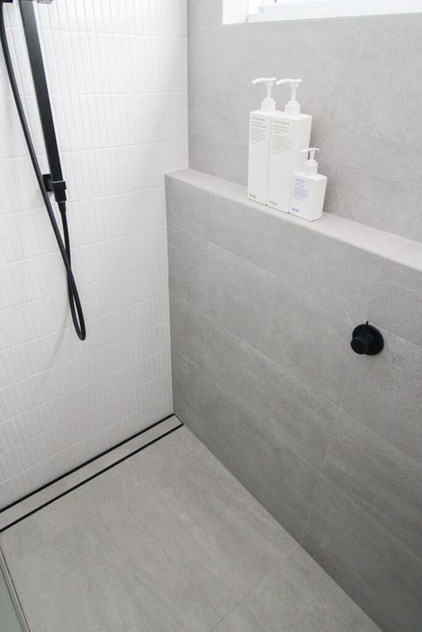 Bathrooms Dark, Bathroom Niche Ideas, Shower Ledge, Bathroom Niche, Shower Recess, Gross Things, Shower Storage, Wet Room, Shower Niche