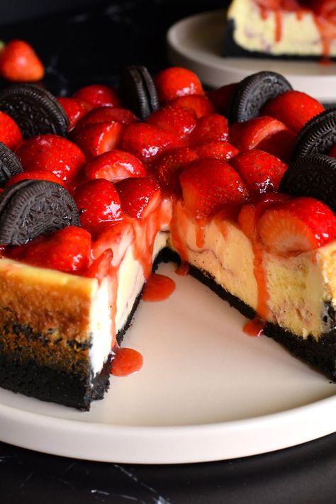 Oreo Cheesecake Strawberries, Strawberries And Cream Cupcakes, Red White And Blue Cheesecake, Strawberry Oreo Cheesecake, Blue Cheesecake, Small Cheesecakes, Cheesecake With Whipped Cream, Chocolate Strawberry Cheesecake, Oreo Cheesecake Recipes