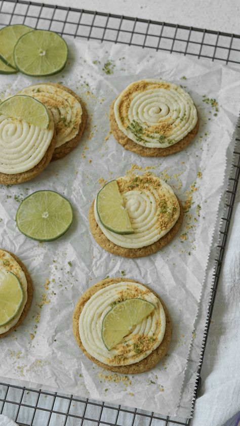 Key Lime Pie Cheesecake Cookies - Nikki Vegan Vegan Key Lime Cookies, Key Lime Cheesecake Cookies, Cheesecake Key Lime, Vegan Graham Crackers, Key Lime Dessert Recipes, Key Lime Pie Cookies, Nikki Vegan, Key Lime Buttercream, Lime Dessert Recipes