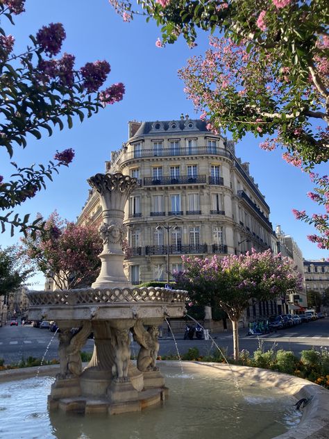 place françois 1er Paris From Above, France Tourist Attractions, Paris To Do, Spring Paris, Paris In Spring, Spring In Paris, Summer Abroad, Paris Dream, France Aesthetic