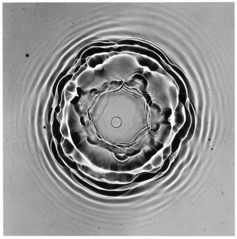 Dr Harold Edgerton (1903-1990), Water-drop splash, 1986 Water Drop Sculpture, Movement Of Water, Harold Edgerton, Flow Photography, Water Dropping, Water Ripple Effect, Waves Photography, Ghost In The Machine, Beautiful Photoshoot Ideas