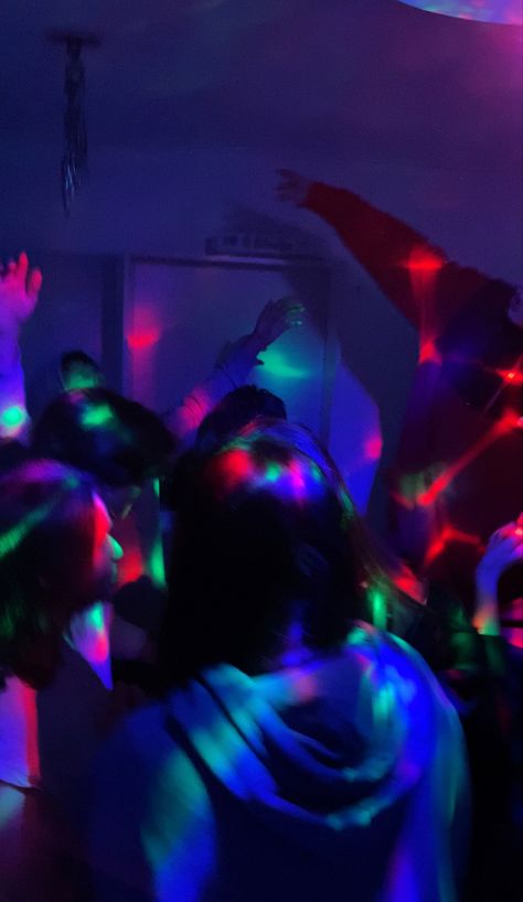 House Party Aesthetic Friends, Disco With Friends, Reggeaton Party Aesthetic, Lit Aesthetic Party, Four Loko Aesthetic, Party Pictures With Friends Night, Party House Aesthetic, Party Couple Pictures, Couple Party Aesthetic