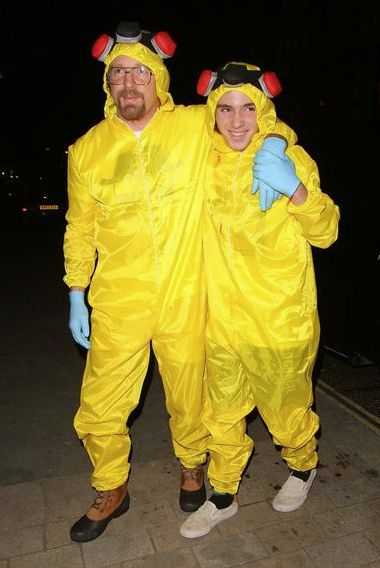 Best Duo Costumes, Breaking Bad Halloween, Breaking Bad Costume, Halloween Duos, Unique Couple Halloween Costumes, Best Celebrity Halloween Costumes, Halloween Costume Store, Celebrity Halloween, Duo Costumes