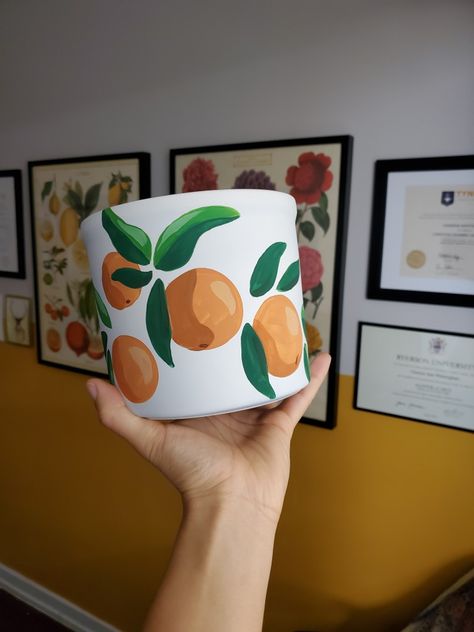 Oranges Ceramic Painting, Tip Jar Painting Ideas, Clay Pot Plant, Acrylic Painted Pots, Clay Pot Designs Pottery Ceramic Art, Orange Plant Pot, Pottery Painting Designs Plant Pots, Paint A Pot Ideas Bowl, Paint Plant Pot Ideas