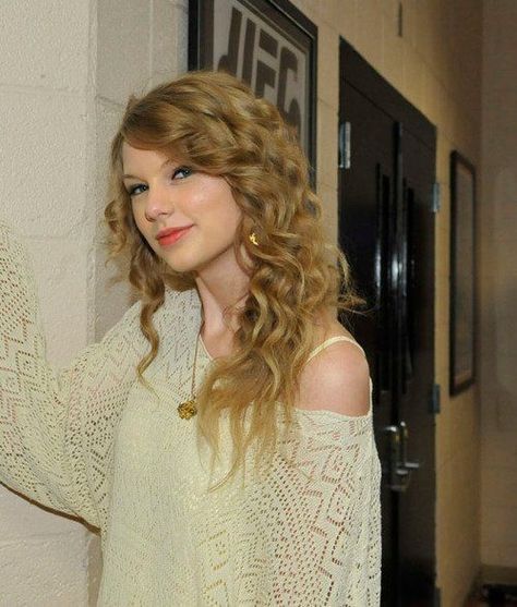 Taylor Swift Backstage, Young Taylor Swift, Taylor Swift Fotos, Red Carpet Photos, Country Music Awards, Taylor Swift Speak Now, Taylor Swift Web, Estilo Taylor Swift, Swift 3