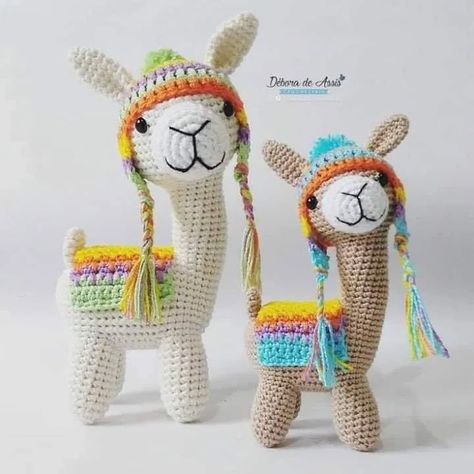 Moi le lama au crochet - La Grenouille Tricote Yarn Animals, Knitted Decor, Cute Store, Baby Boy Knitting, Crochet Dragon, Knitted Animals, Crochet Animal Patterns, Crochet Diy, Granny Square Crochet Pattern