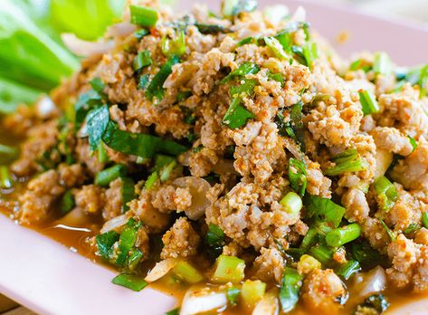 THAI MINCED PORK RECIPE – Thai Food Online (authentic Thai supermarket) Thai Pork Recipes, Thai Minced Pork, Thai Larb, Pork Mince Recipes, Thai Pork, Beras Ketan, Authentic Thai Food, Meals For Four, Khao Soi