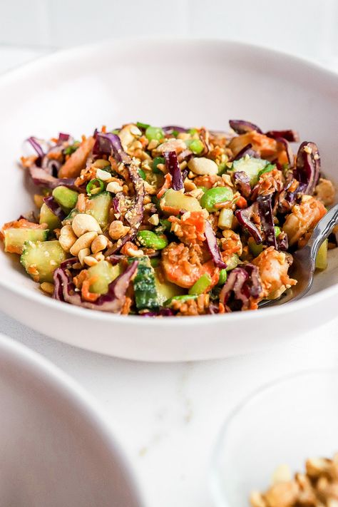 Side angle of the viral tiktok crispy rice salad in white bowl with fresh veggies. Nam Khao, Thai Peanut Dressing, Crispy Rice Salad, Crunchy Rice, Asian Salads, Keto Taco Salad, Rice Salad Recipes, Peanut Salad, Side Angle